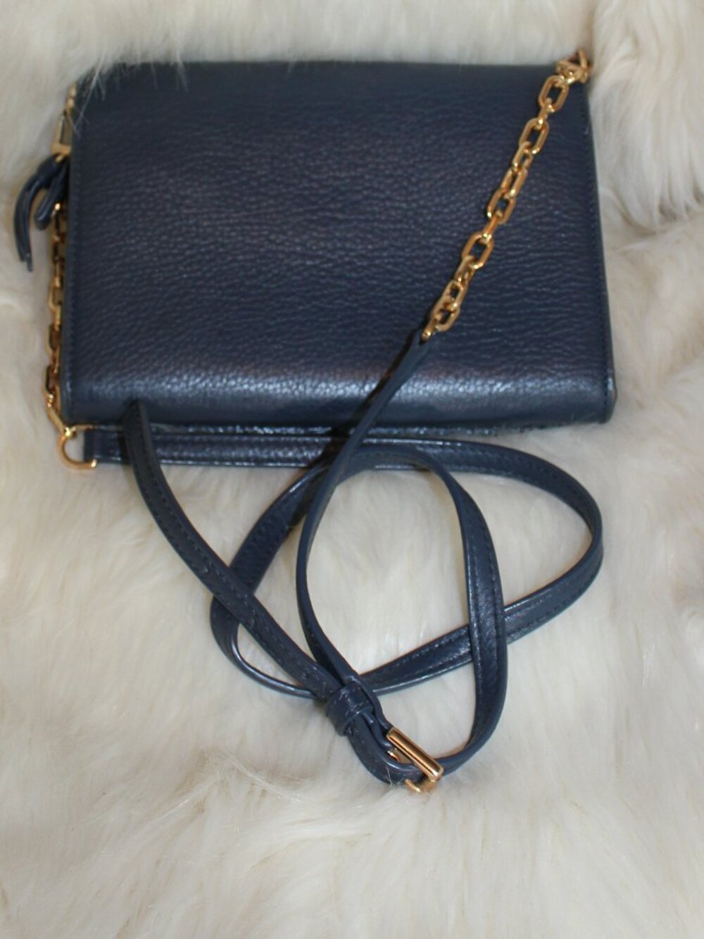 Tory Birch blue leather shoulder mini bag convertible to clutch 6.5" x 8.5"x1" - Picture 4 of 8